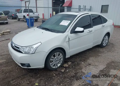 2010 Ford Focus Sel z USA, uszkodzony, nr VIN 1FAHP3HN1AW208442